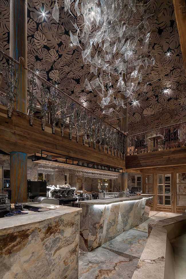 Diseño de interiores donde cada elemento coexiste en armonía. El restaurante Nikos en Odessa