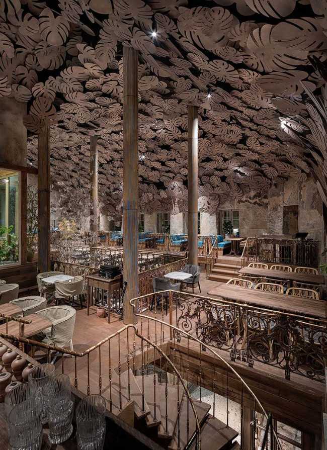 Diseño de interiores donde cada elemento coexiste en armonía. El restaurante Nikos en Odessa