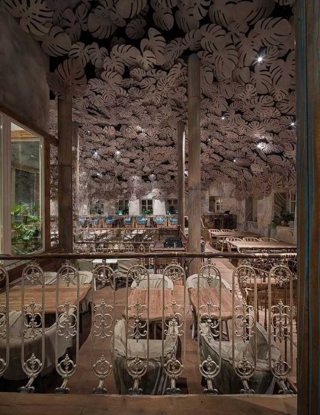 Diseño de interiores donde cada elemento coexiste en armonía. El restaurante Nikos en Odessa