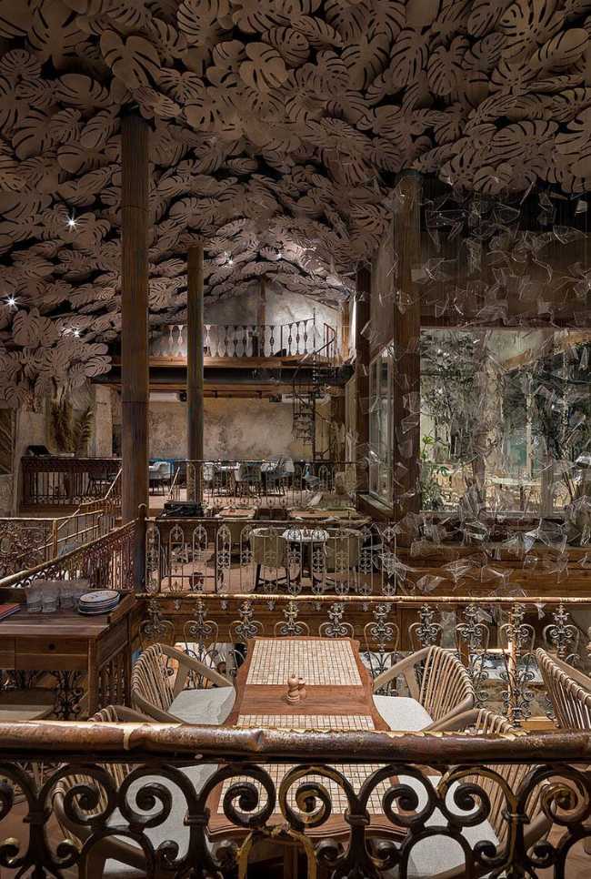 Diseño de interiores donde cada elemento coexiste en armonía. El restaurante Nikos en Odessa