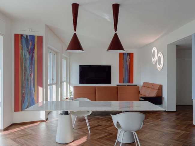 Interior a Milano. Uno spazio equilibrato ed elegante che si articola attorno alle Due Diabolos protagoniste