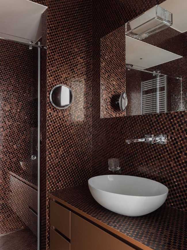 Interior a Milano. Uno spazio equilibrato ed elegante che si articola attorno alle Due Diabolos protagoniste