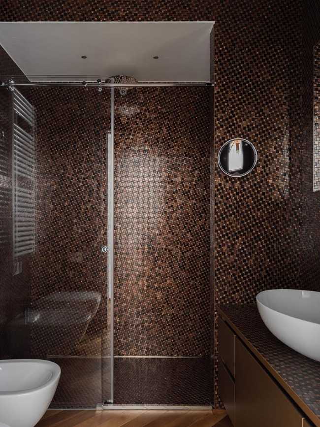 Interior a Milano. Uno spazio equilibrato ed elegante che si articola attorno alle Due Diabolos protagoniste