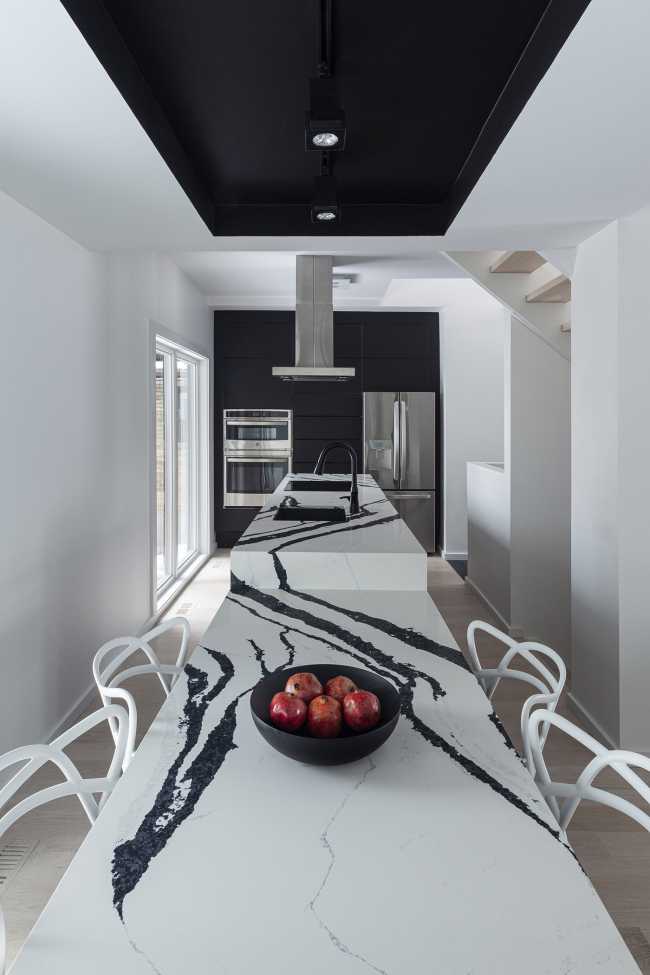 Formal simplicity of Albers House as a remedy to a cluttered environment: an example of a home that inspires optimism