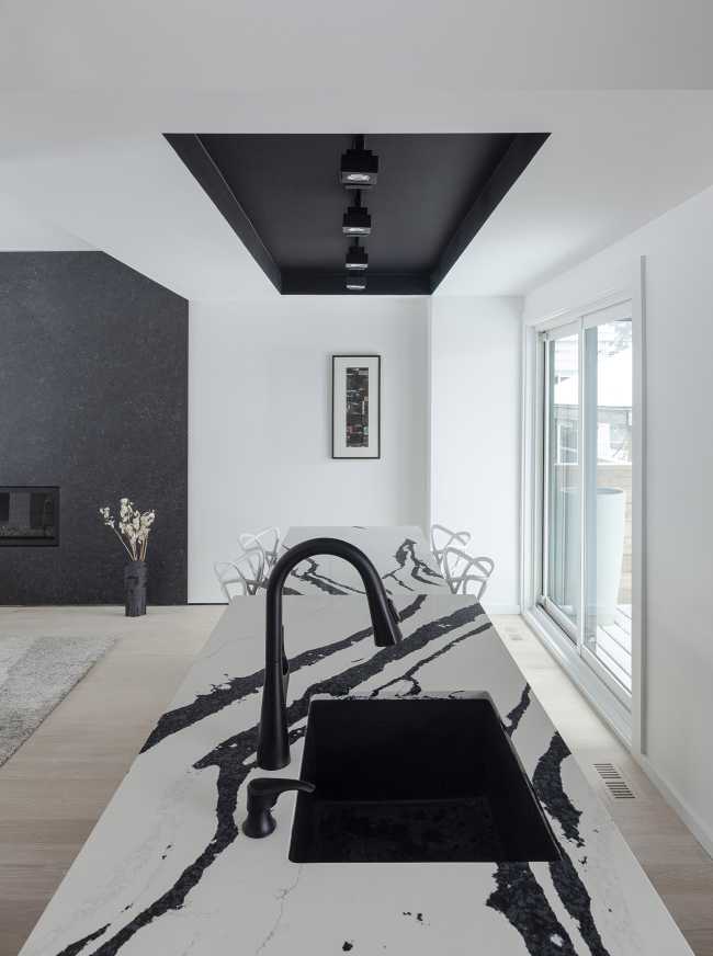 Formal simplicity of Albers House as a remedy to a cluttered environment: an example of a home that inspires optimism