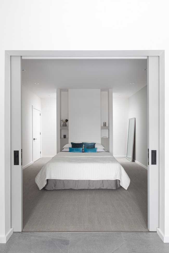 Formal simplicity of Albers House as a remedy to a cluttered environment: an example of a home that inspires optimism