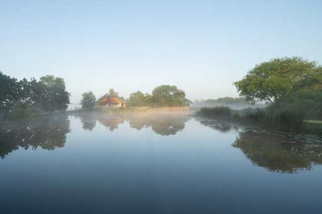 Discover how an amazing fissure transforms the original structure - Dike House