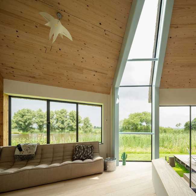 Discover how an amazing fissure transforms the original structure - Dike House