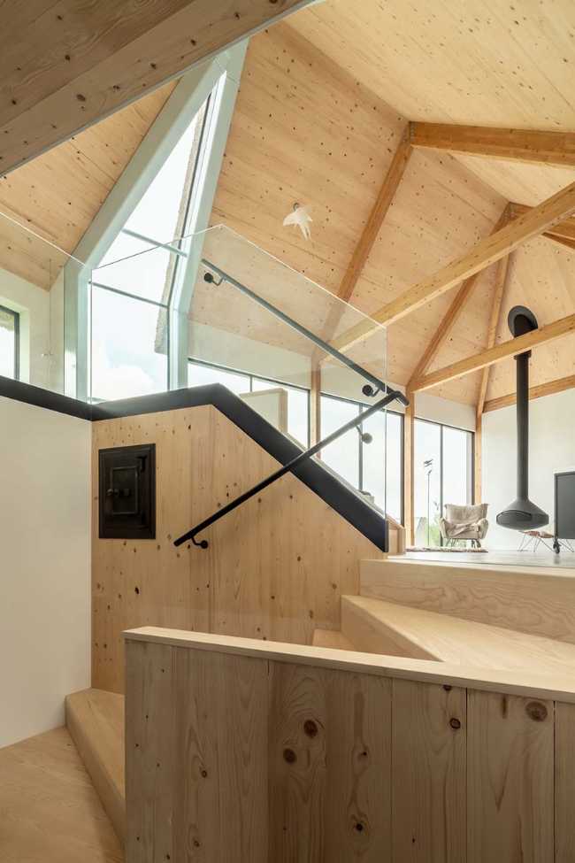 Discover how an amazing fissure transforms the original structure - Dike House