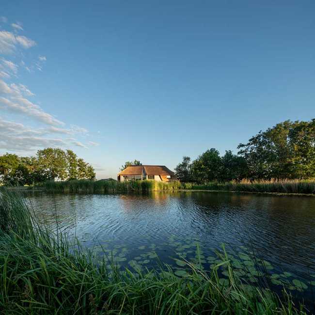 Discover how an amazing fissure transforms the original structure - Dike House