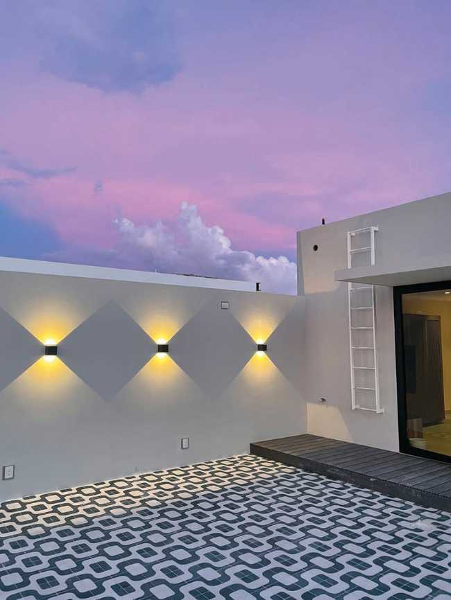 Ampi spazi e atmosfera ammorbidita dai materiali a Casa PC145 nei Caraibi