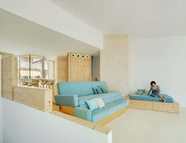 Home-studio in a fisherman's district built with locally-sourced stone. Against architectural banality and the loss of traditions