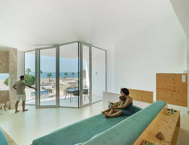 Home-studio in a fisherman's district built with locally-sourced stone. Against architectural banality and the loss of traditions