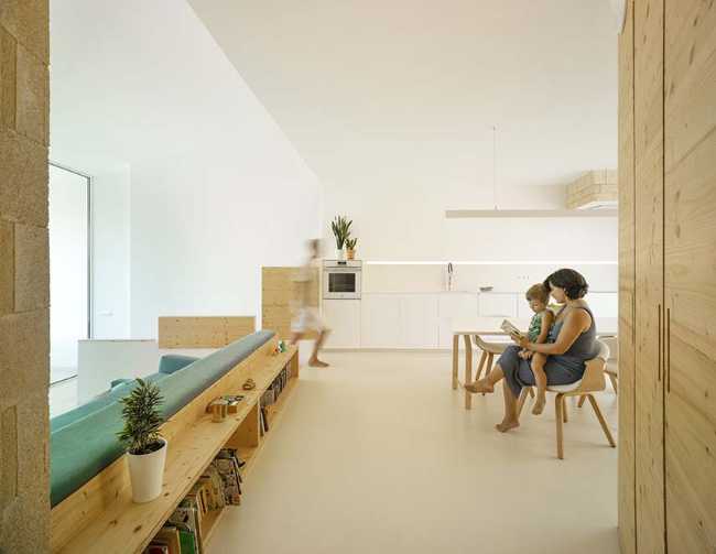 Home-studio in a fisherman's district built with locally-sourced stone. Against architectural banality and the loss of traditions