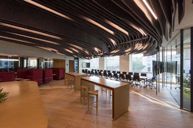 Oficinas de Cushman & Wakefield en Ciudad de México. Un mar de diseño en un interior fluido y dinámico