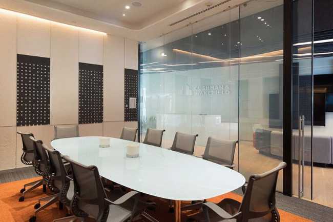 Oficinas de Cushman & Wakefield en Ciudad de México. Un mar de diseño en un interior fluido y dinámico