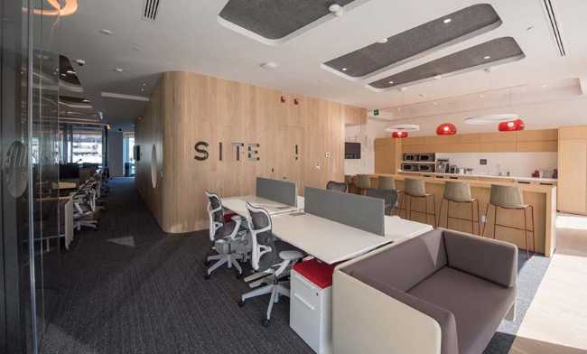 Oficinas de Cushman & Wakefield en Ciudad de México. Un mar de diseño en un interior fluido y dinámico