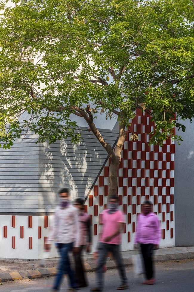 The temporary Business Centrum Sales Pavilion draws inspiration from the natural features of its surroundings