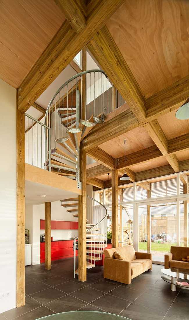 Daylighthouse 2. A wooden and glass cube bathed in light