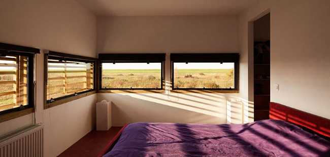 Daylighthouse 2. A wooden and glass cube bathed in light