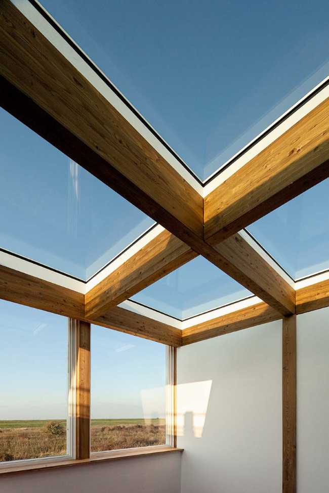 Daylighthouse 2. A wooden and glass cube bathed in light