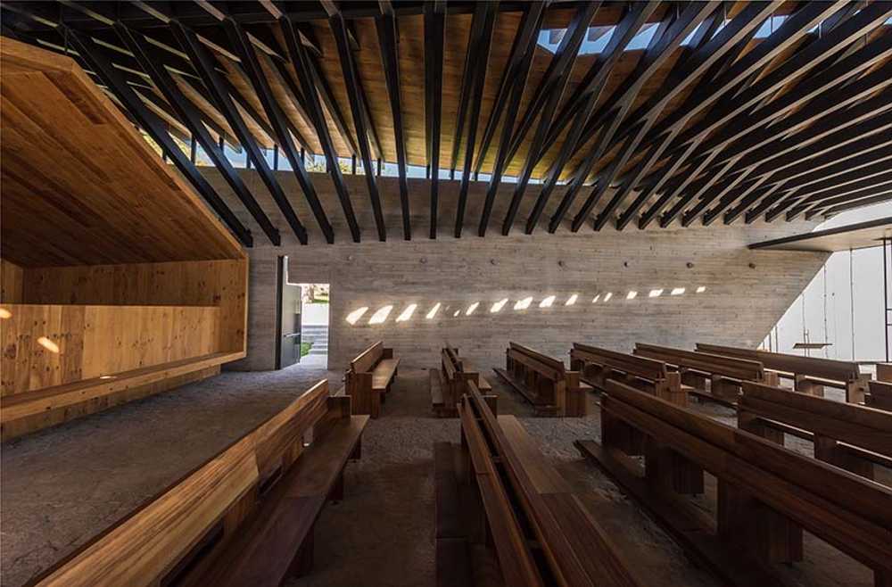 RLJ Chapel. Exposed Concrete and Steel Contrasting with Natural Materials