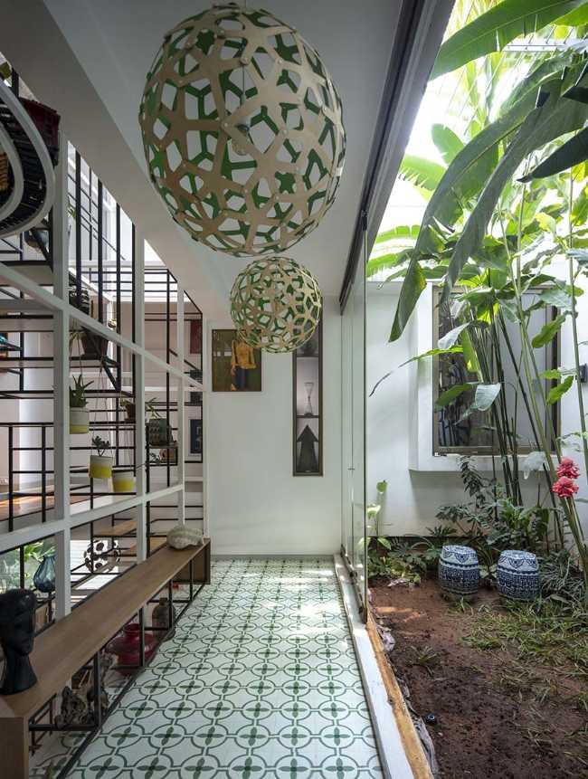 Aadyam. A variegated and generous house that embraces polarity