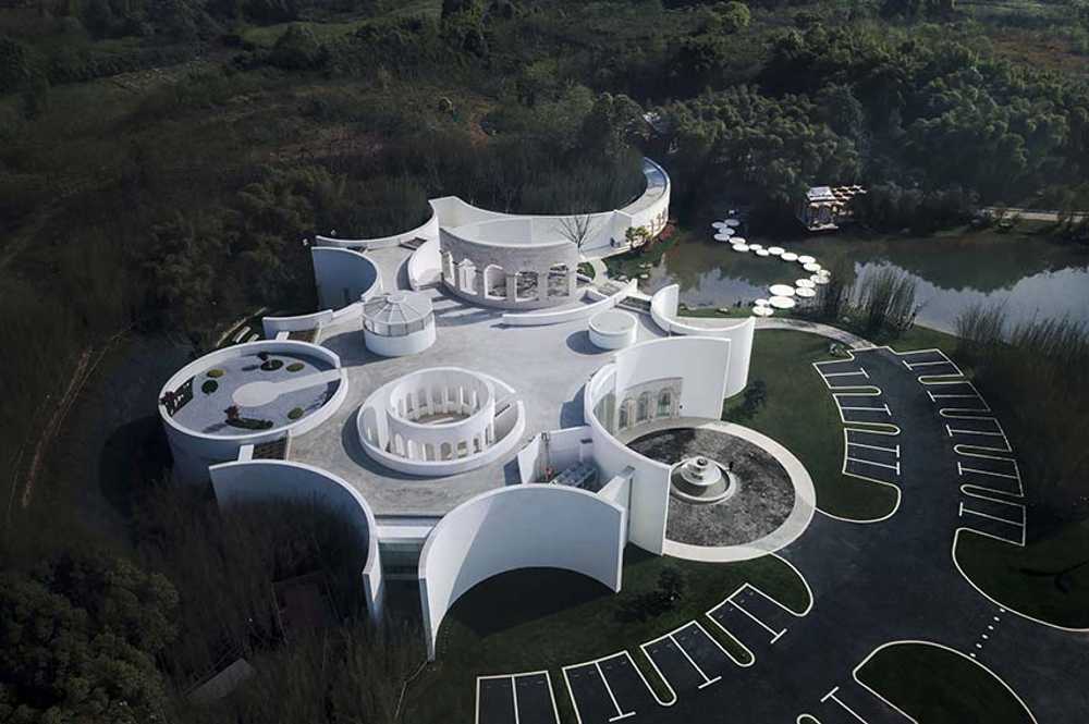 Sino-Italian Cultural Exchange City Reception Center: A town hall hidden in the forest