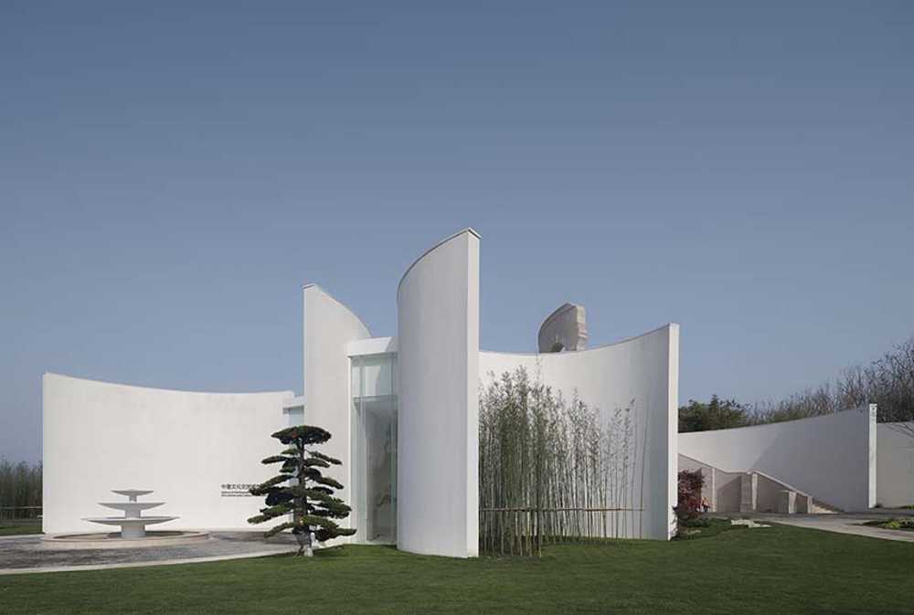 Sino-Italian Cultural Exchange City Reception Center: A town hall hidden in the forest