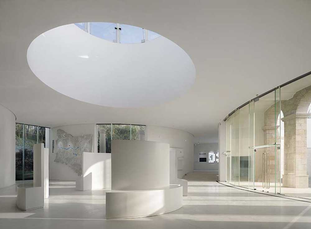 Sino-Italian Cultural Exchange City Reception Center: A town hall hidden in the forest