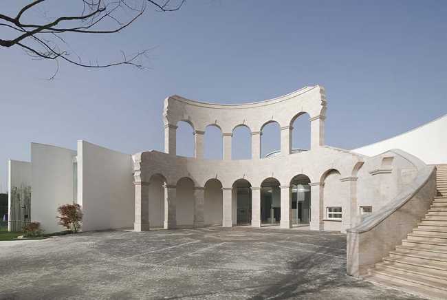 Sino-Italian Cultural Exchange City Reception Center: A town hall hidden in the forest