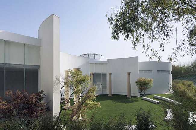 Sino-Italian Cultural Exchange City Reception Center: A town hall hidden in the forest