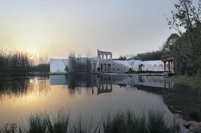 Sino-Italian Cultural Exchange City Reception Center: A town hall hidden in the forest