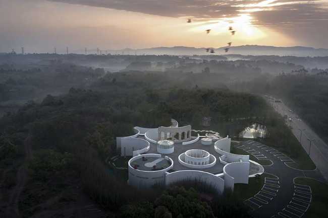 Sino-Italian Cultural Exchange City Reception Center: A town hall hidden in the forest