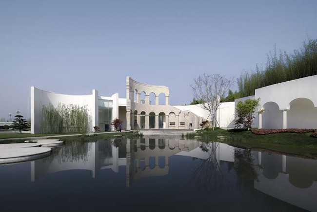 Sino-Italian Cultural Exchange City Reception Center: A town hall hidden in the forest
