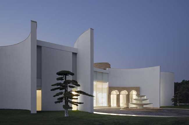 Sino-Italian Cultural Exchange City Reception Center: A town hall hidden in the forest