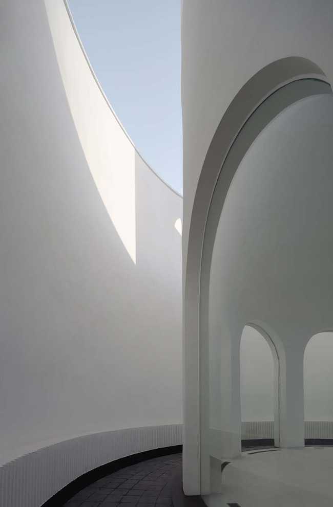 Sino-Italian Cultural Exchange City Reception Center: A town hall hidden in the forest