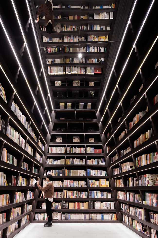 Taiyuan FAB Cinema and Zhongshuge Bookstore. A cross-brand project for the rebirth of film and book culture