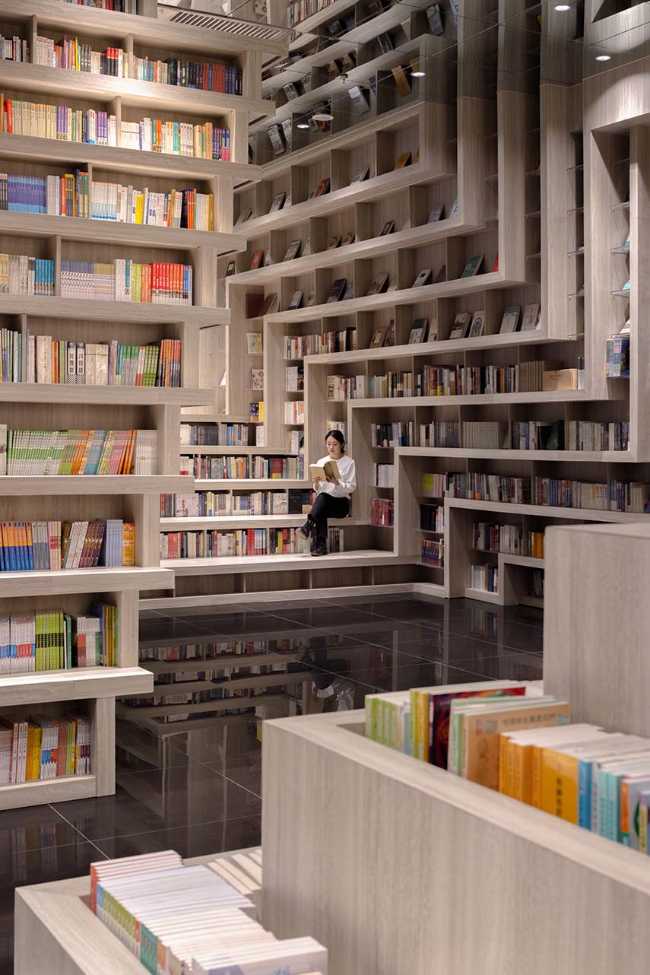 Taiyuan FAB Cinema and Zhongshuge Bookstore. A cross-brand project for the rebirth of film and book culture