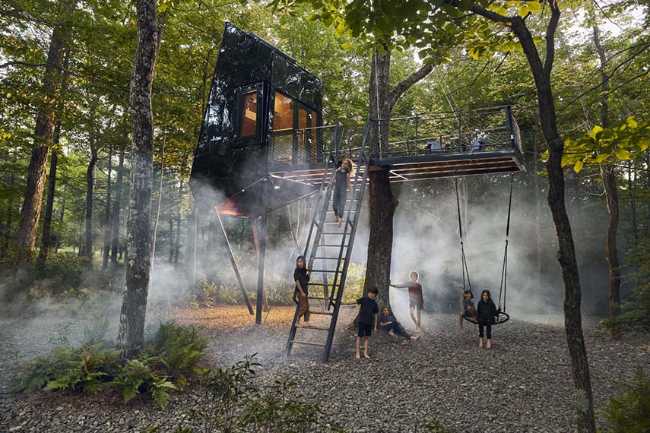 Black Cristal. Una casa sull’albero in legno e metallo negli USA