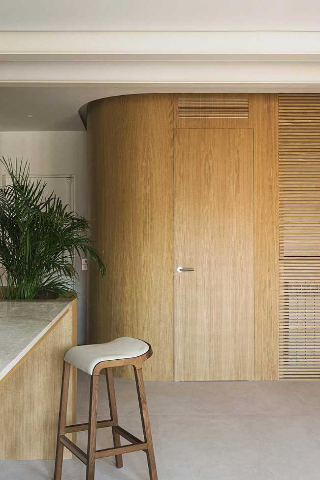 Duplex en las Salesas. La curva y el borde para transformar antiguas oficinas en vivienda