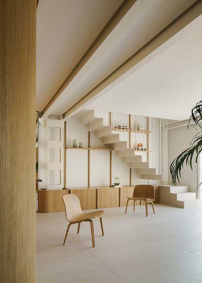 Duplex en las Salesas. La curva y el borde para transformar antiguas oficinas en vivienda