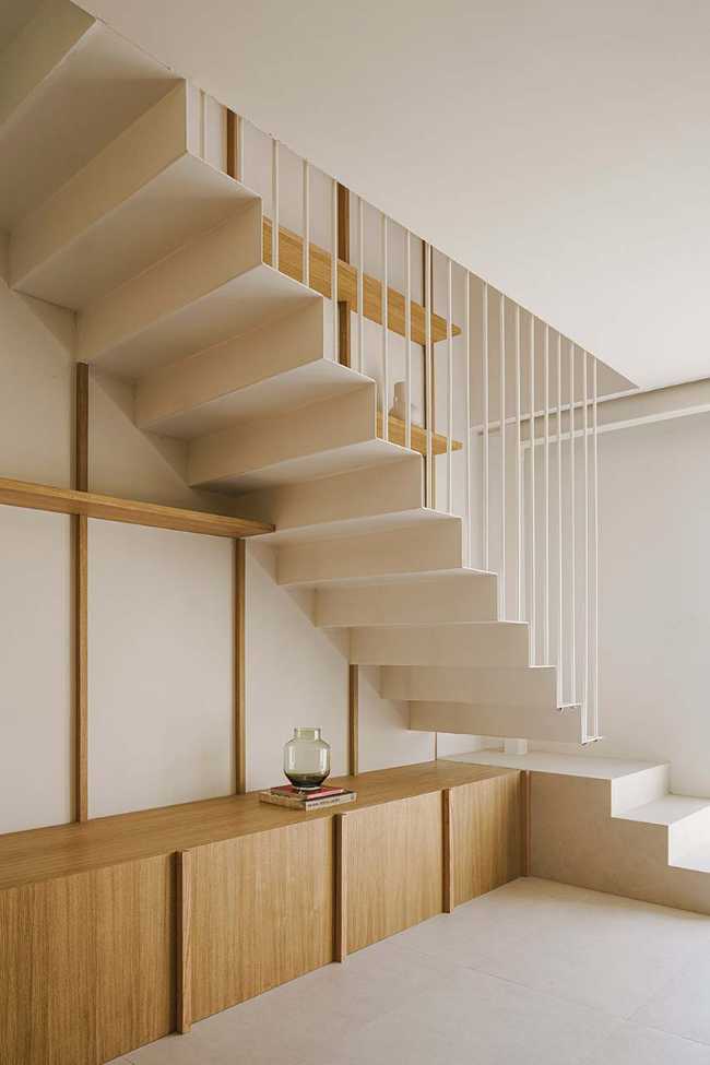 Duplex en las Salesas. La curva y el borde para transformar antiguas oficinas en vivienda