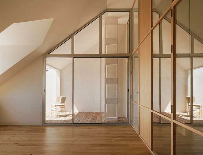 Duplex en las Salesas. La curva y el borde para transformar antiguas oficinas en vivienda