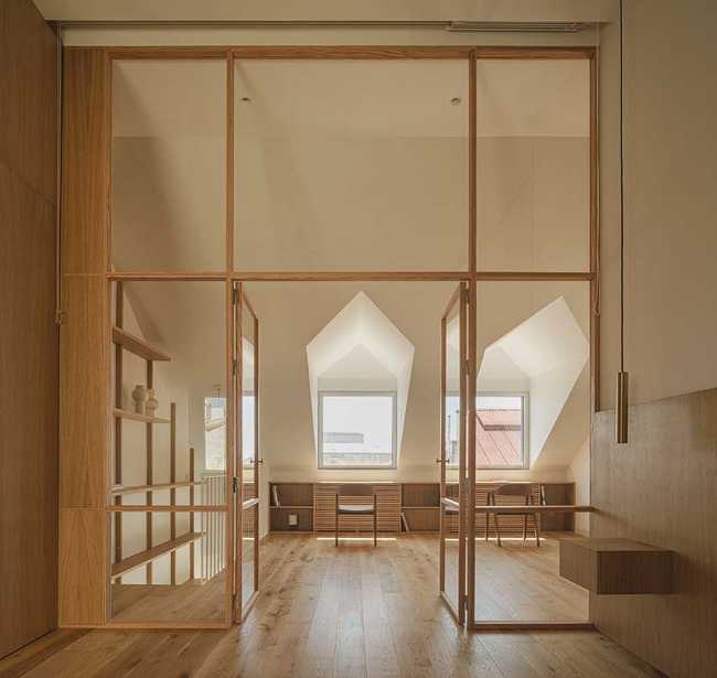 Duplex en las Salesas. La curva y el borde para transformar antiguas oficinas en vivienda