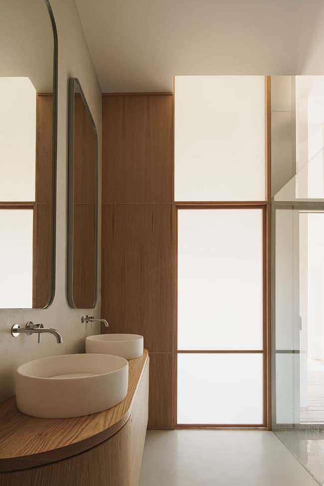 Duplex en las Salesas. La curva y el borde para transformar antiguas oficinas en vivienda