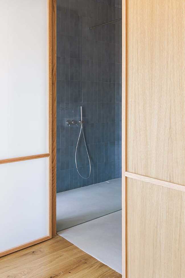 Duplex en las Salesas. La curva y el borde para transformar antiguas oficinas en vivienda