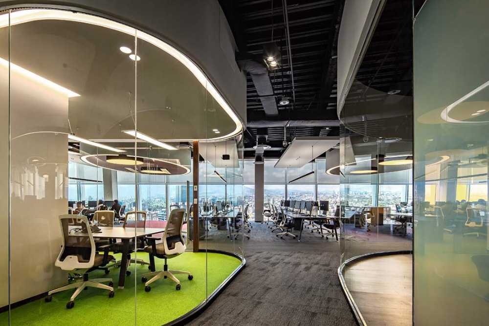 Interior design aziendale per il giusto equilibrio tra trasparenza e privacy nei nuovi uffici Charles Taylor