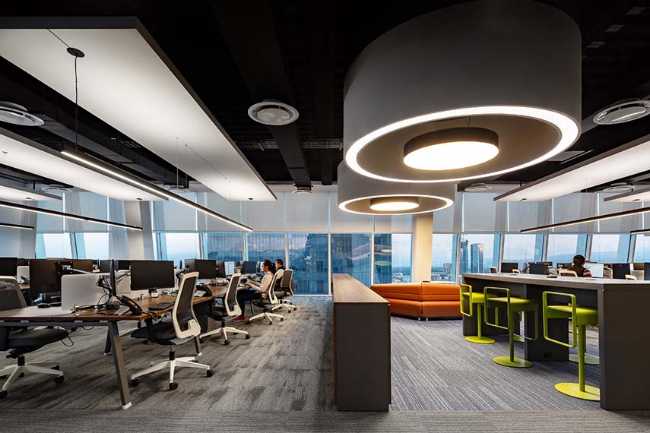 Corporate interior design for the right balance between transparency and privacy in the new Charles Taylor offices