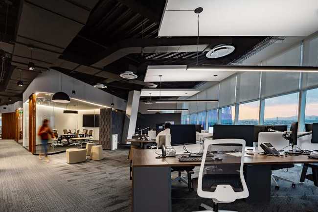 Corporate interior design for the right balance between transparency and privacy in the new Charles Taylor offices